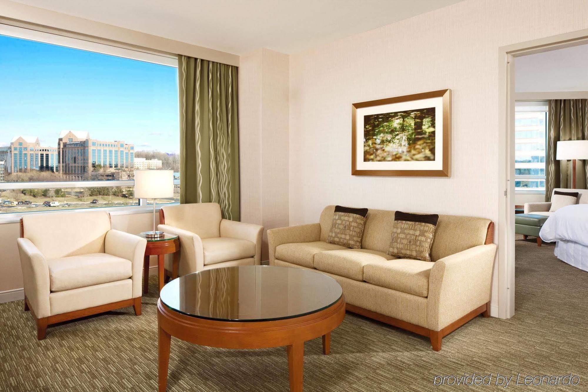 The Westin Washington Dulles Airport Hotel Herndon Room photo